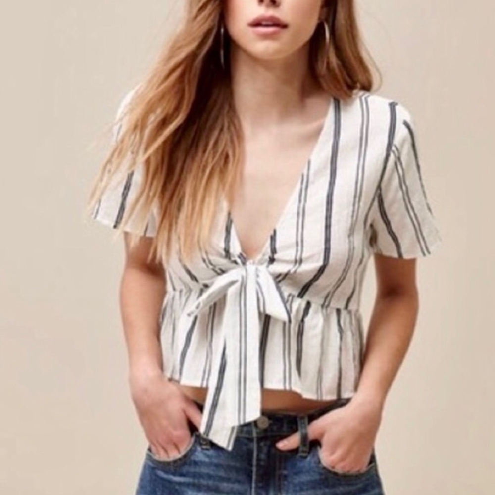 LA Hearts striped tie front top!